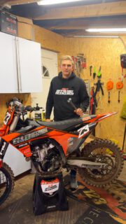 Viele fragen mich immer:
„Hauke, wie wechsel ich ’nen Kolben?“
Ich sag: Keine Ahnung, ich bin Thorge. 😎
Aber was ich weiß:
Mit B&B wird’s richtig sauber. 💧🔥

#BBOffroadReiniger #StayCleanStayFast #OffroadLife #SauberMachtSchnell